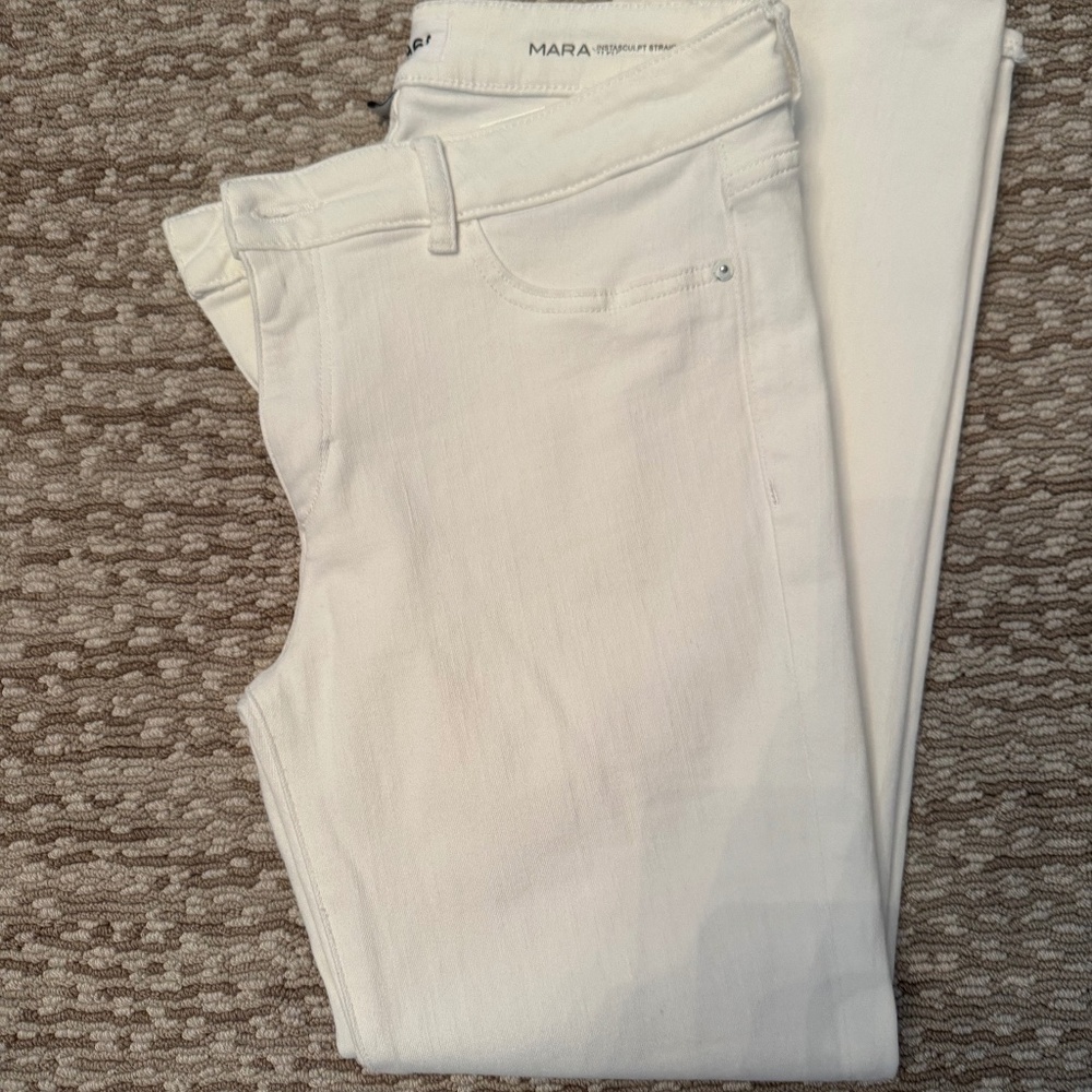 DL1961 Mara Straight Mid Rise Instasculpt™ Ankle Jeans in White-size 29